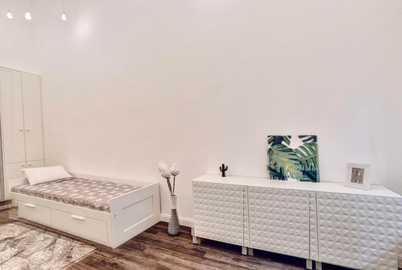 The Downtown Apartment *